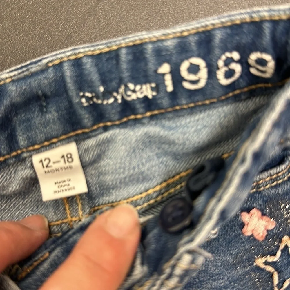 Baby gap size 12-18 months